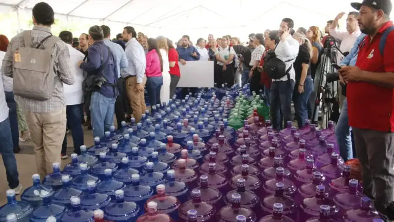 A través del Aquatón, el DIF Sinaloa logró recolectar más de 828 mil litros de agua potable embotellada en 2024.