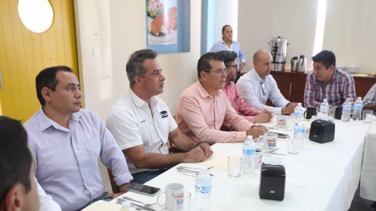 La Cámara Nacional de la Industria Restaurantera y Alimentos Condimentados de Mazatlán se reunió con el Alcalde de Mazatlán.