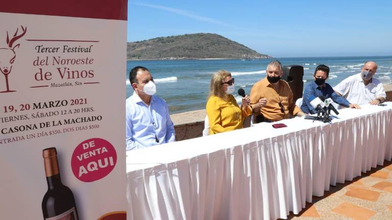 Raúl Ignacio Carreón Álvarez, Sylvia Ruiz, Justo Molachino, Héctor Huerta y Gerardo Barro.