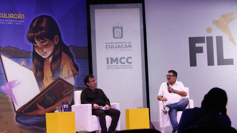 Acompañado de Juan José Rodríguez, Héctor Jiménez presenta en la FIL Culiacán el libro Nosotros.