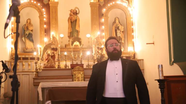 El tenor mazatleco Jorge Echeagaray ofrece un romántico concierto en pro del Templo de San José denominado “Un canto a mi tierra”.