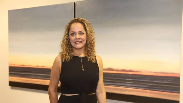 La artista sinaloense Miriam Molina Salces inauguró su exposición “Donde se rompen las olas”, en la Galería Ángela Peralta.