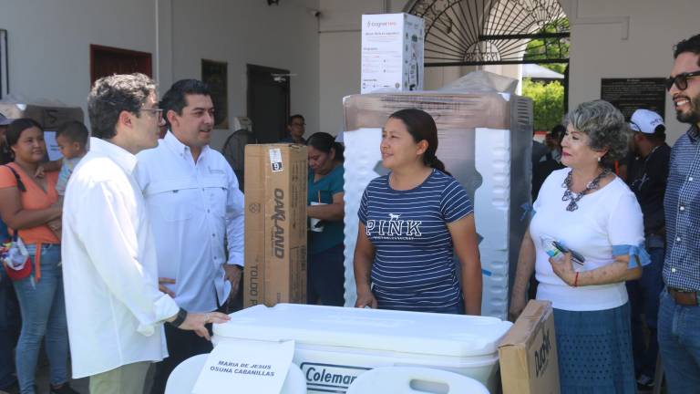 Entrega de apoyos a emprendedores de Escuinapa de parte de la Secretaría de Economía del Gobierno de Sinaloa.
