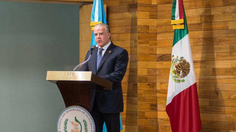 La Cancillería guatemalteca derogó el nombramiento de cónsul honorario al empresario Raúl Rocha Cantú.