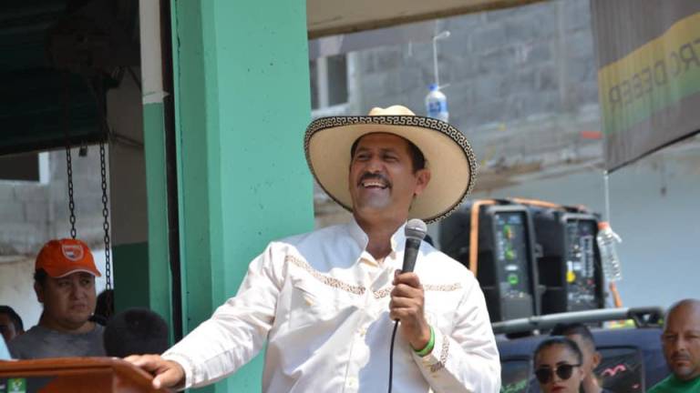 César Valencia, Alcalde de Aguililla, Michoacán, durante su campaña.