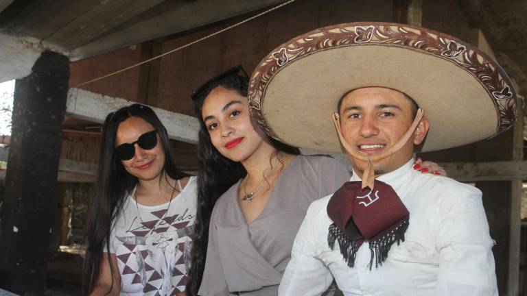 Llenan de tradición el Lienzo Charro de Mazatlán