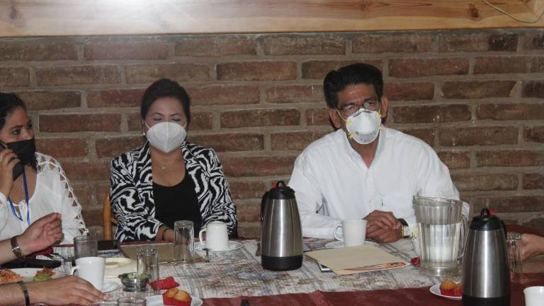 El candidato común de Morena y el PAS dice que se trata de un acto de congruencia.