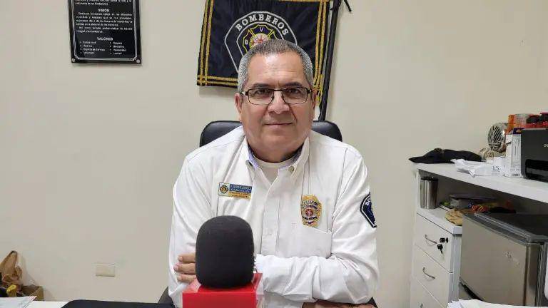 Efraín Araujo Zazueta, Comandante de Bomberos de Culiacán, llama a la población a prevenir incendios en lotes baldíos y viviendas.