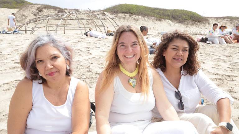 Silvia Guzmán, Amanda Reyna y Raquel Guzmán.