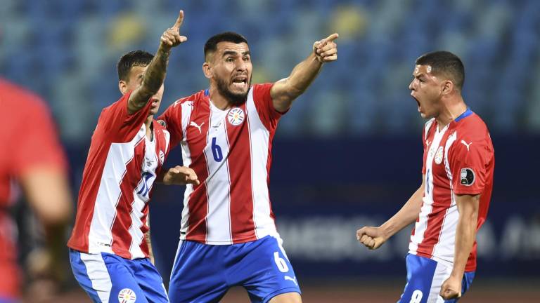Golazo del Kaku Romero y doblete de Ángel Romero guían goleada de Paraguay a Bolivia