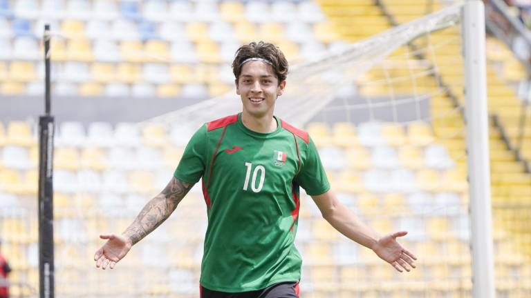 Jordan Carrillo marca doblete por México.