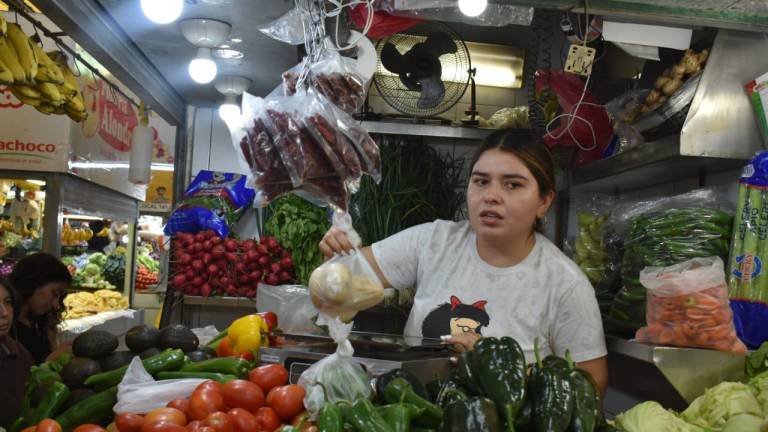 Aunque bajaron precios de tomate y cartera de huevos, siguen estando caros: comerciantes de Culiacán
