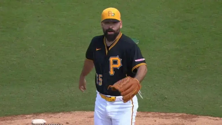 José Urquidy aportará desde el bullpen de Pittsburgh.