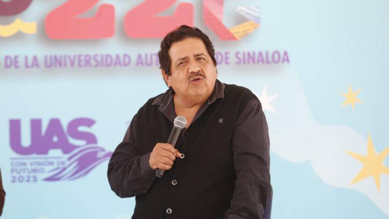 Alfonso Orejel participa en la Feria Infantil del Libro de la UAS.