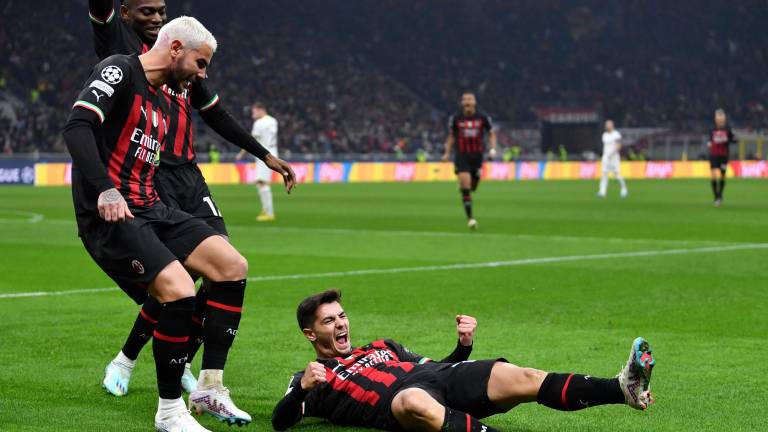 El Milan vuelve a lo grande, al tomar ventaja sobre el Tottenham en los octavos de final