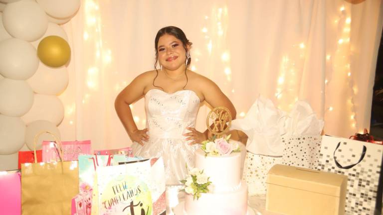 Teresita Chariley Arreola tiene inolvidable fiesta de 15 años