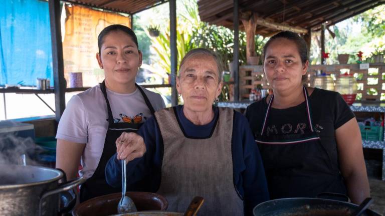 La señora María Belem Félix y su negocio de comida en Carboneras fue uno de los beneficiados con el programa Mujeres Emprendedoras por el Bienestar.