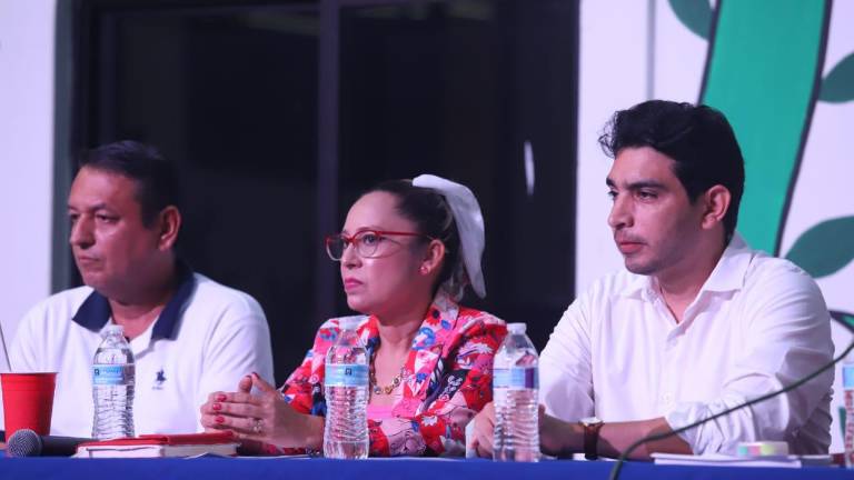 Panelistas discutieron las propuestas de reforma a la Ley Orgánica de la UAS durante el conversatorio “Construyendo un nuevo horizonte”.