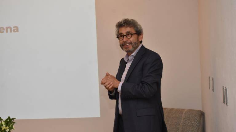 El periodista Salvador Camarena impartió una charla en La Casa del Maquío, titulada Periodismo y democracia.