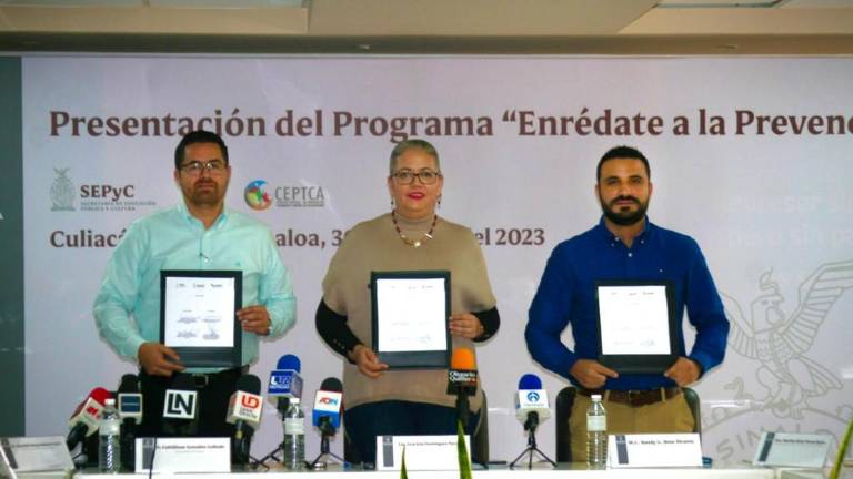 Firma de convenio para trabajar en la prevención de adicciones en adolescentes.