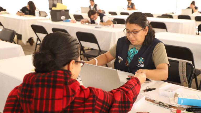El Centro Nacional de Identificación Humana de la Comisión Nacional de Búsqueda inició este jueves la Jornada de Toma de Muestras Genéticas en Plazuela República de Mazatlán, de las 9:00 a las 17:00 horas.