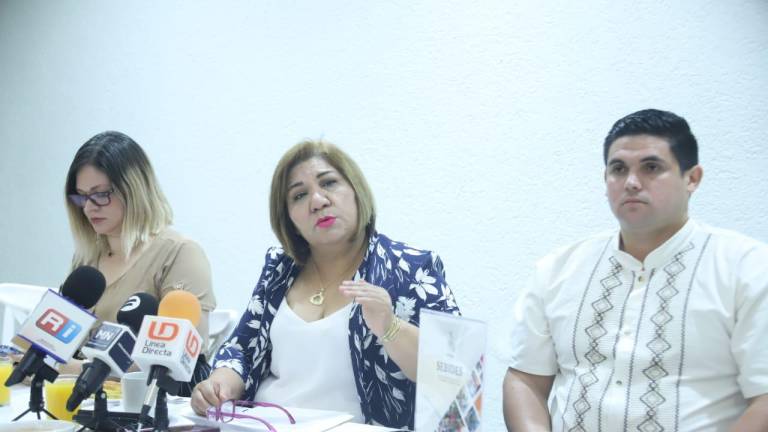 La Secretaria María Inés Pérez Corral informó que la Sebides ha beneficiado con agua a 25 mil 990 personas de comunidades en Sinaloa.