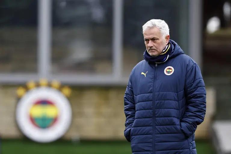 Mourinho exculpado de racismo tras denuncia del Galatasaray