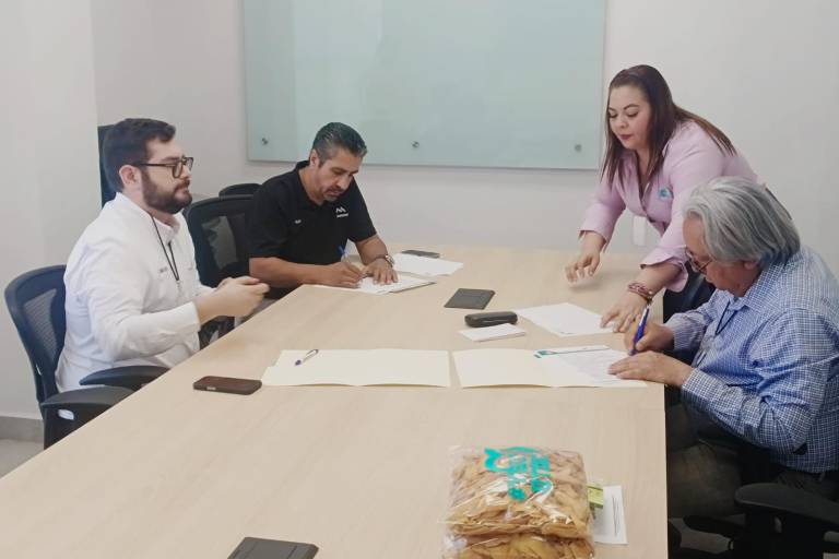 UTEsc celebra firma de convenio con industrias globales del sector aeroespacial, Tetakawi y CPP