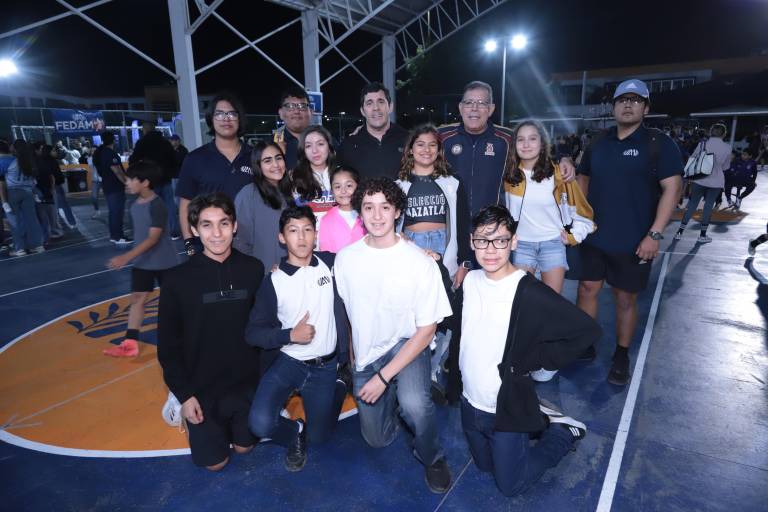Disfrutan de la apertura de Festival Deportivo Anglo Moderno
