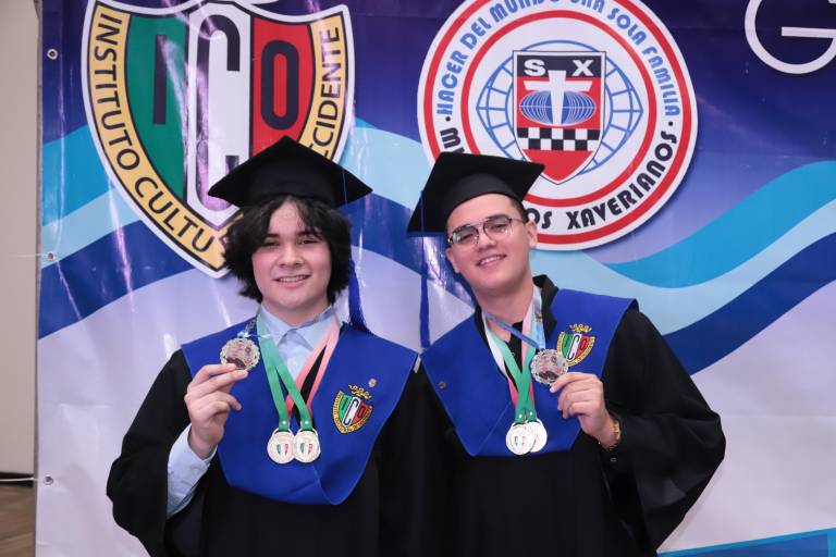Generación 70 del ICO celebra su graduación en emotiva ceremonia