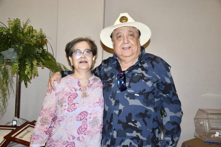 Reconoce trayectoria de sus docentes en el Día del Maestro