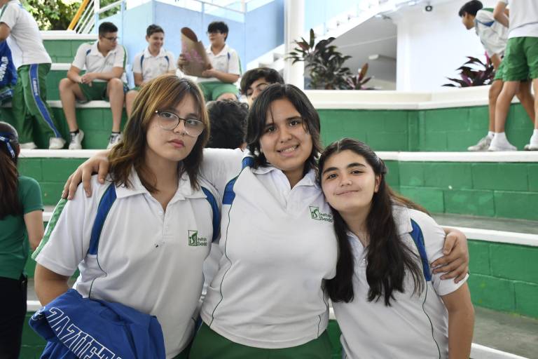 Con aplausos despide el Instituto Senda a su GENE 7 de Preparatoria