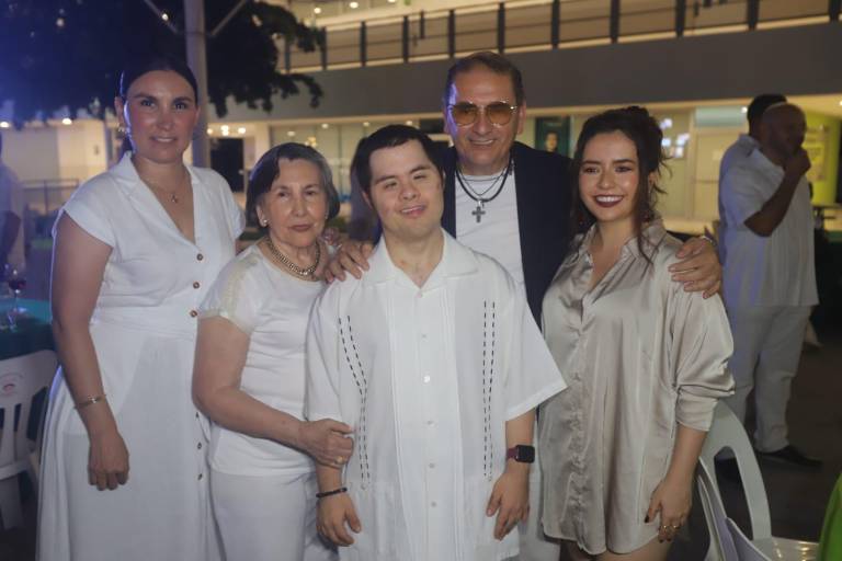 ‘Huella y Legado de un Halcón’: homenaje a Óscar García por 32 años de vocación y enseñanza