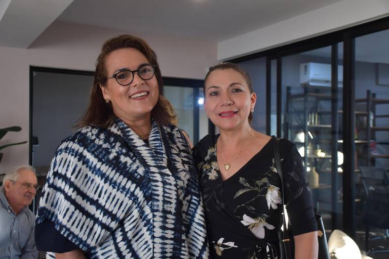 Disfrutan clientes de Impulsa Inmuebles de una velada con ‘Pan y Vino’