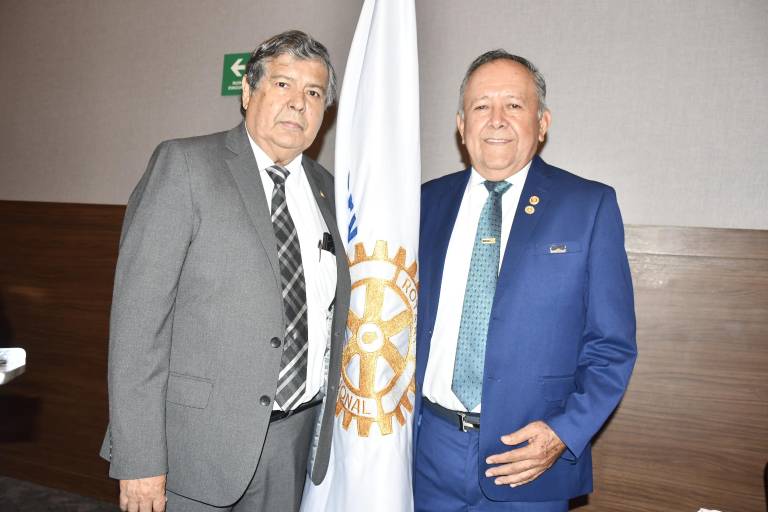 Realiza el Club Rotario Culiacán Oriente Cambio de Botones