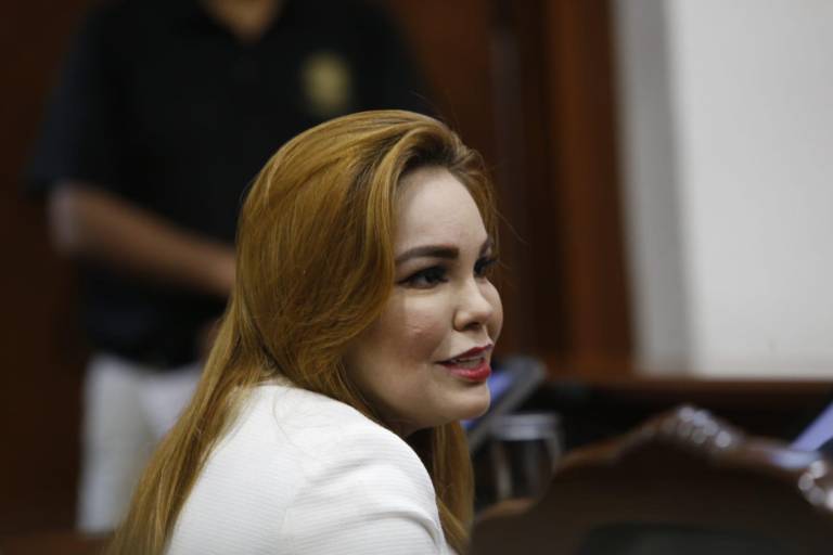 Ahorita estoy firme con el PRI, yo soy una soldada: Paola Gárate