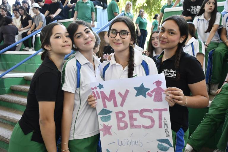 Con aplausos despide el Instituto Senda a su GENE 7 de Preparatoria
