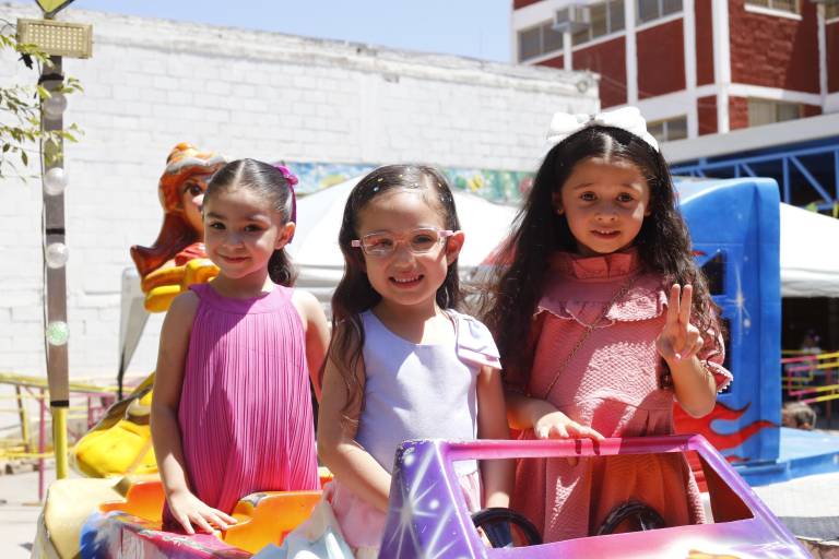 Con juegos mecánicos celebran su tradicional Día del Niño