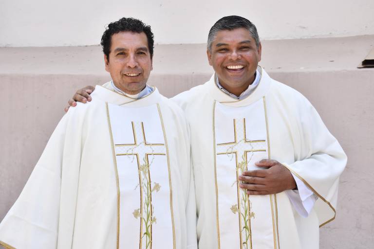 Renuevan sacerdotes sus promesas ministeriales en la Misa Crismal