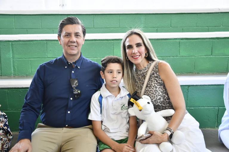 Con aplausos despide el Instituto Senda a su GENE 7 de Preparatoria