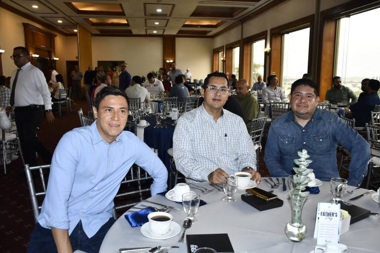 Disfrutan papás del Senda de un día padrísimo