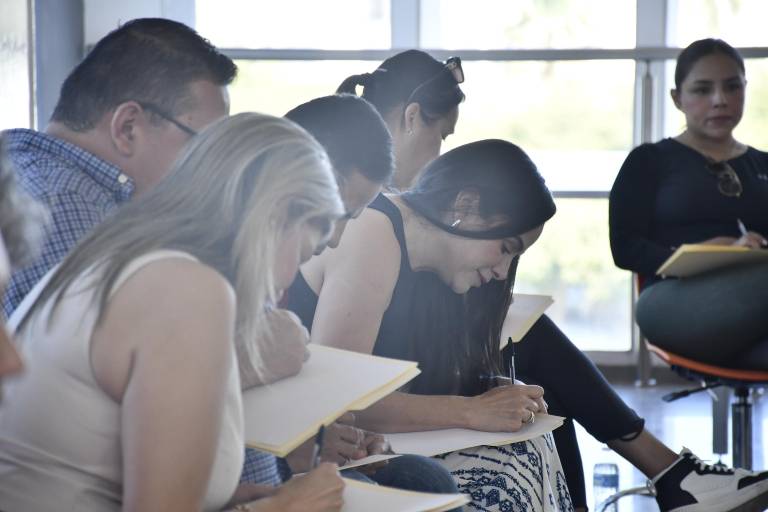 Instituto Senda impulsa la crianza consciente con conferencia a padres de familia