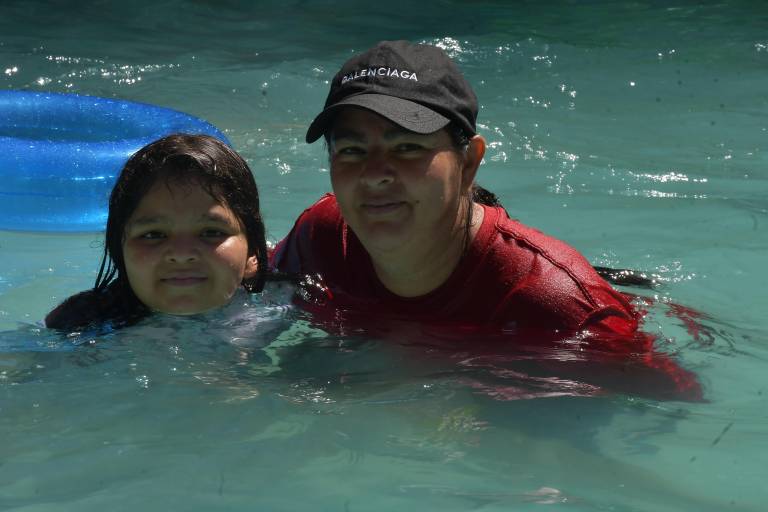 Disfrutan familias de últimos días vacacionales en Imala