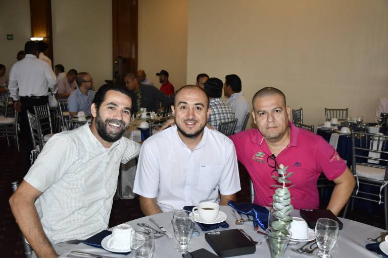 Disfrutan papás del Senda de un día padrísimo