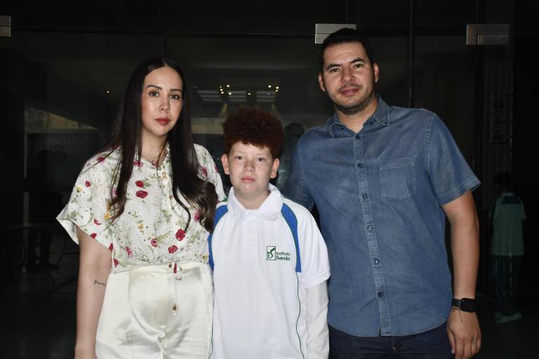 Agradecen a Dios, alumnos del Instituto Senda por culminar una etapa de su educación