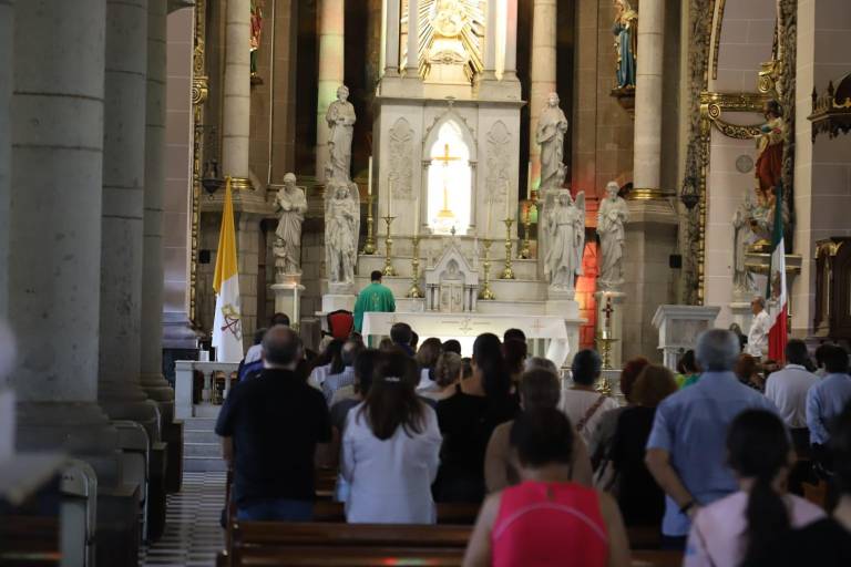 En Mazatlán, la misa del Día de Muertos llama a reconciliarse y honrar a los difuntos