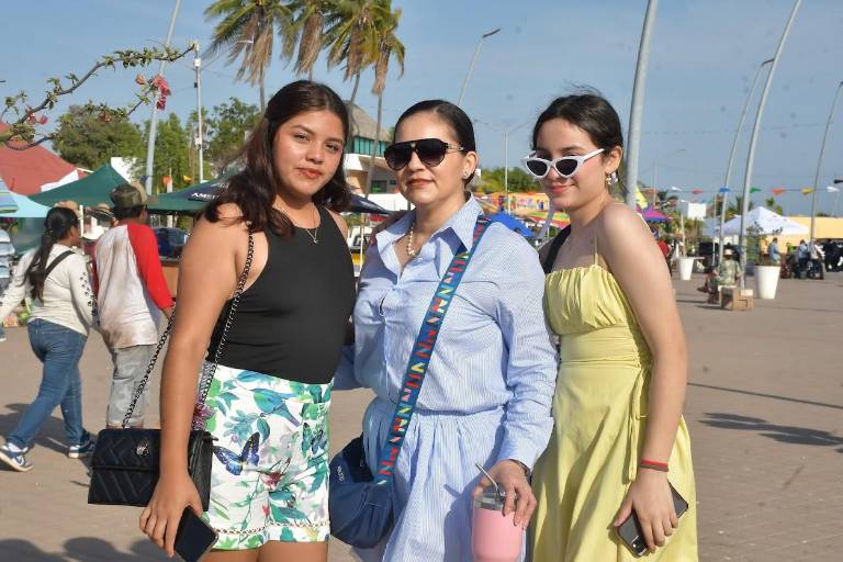 Disfrutan del Carnaval de Altata 2026 ‘Oleajes de Alegría’