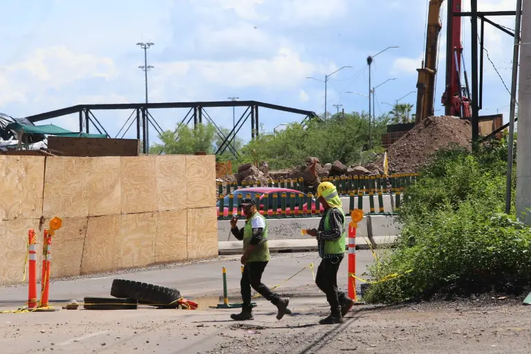 Las obras del Malecón Río Culiacán han tenido afectaciones en negocios aledaños.