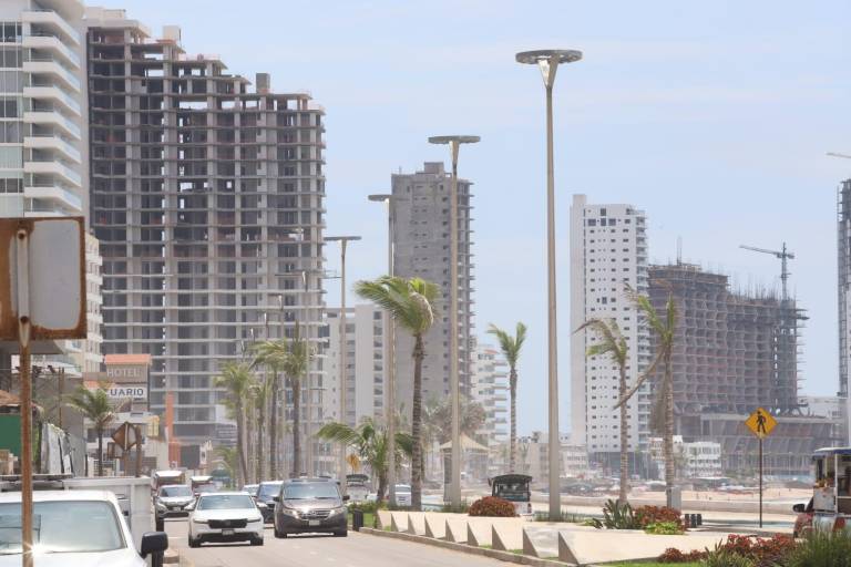 Llaman a constructoras en Mazatlán a reforzar medidas de seguridad por lluvias