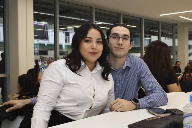 Realizan alumnos del Tecmilenio Culiacán la firma de títulos y grados académicos